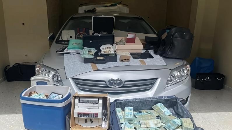 Dinheiro e objetos apreendidos em operação da PF contra deputado e ex-senador