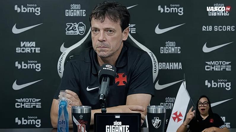 Fernando Diniz em coletiva do Vasco