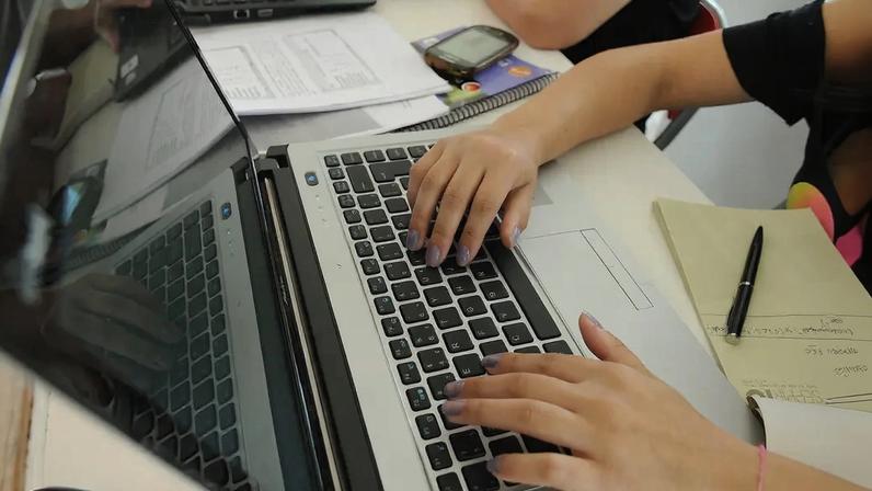 A LGPD, criada para proteger a privacidade dos cidadãos, tornou-se o novo escudo usado por órgãos públicos para negar informações. (Foto: Pedro Ventura/Agência Brasília)