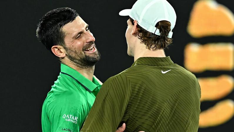 Novak Djokovic e Jannik Sinner (Foto: Corinne Dubreuil/FFT)