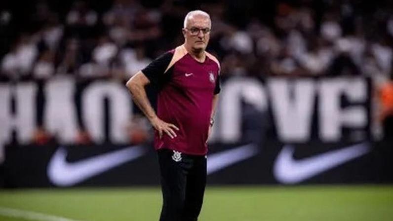 Dorival Jr. em ação pelo Corinthians