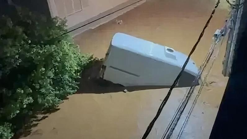 Rescue workers have been searching for survivors in Juiz de Fora