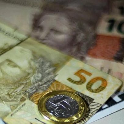 Salário mínimo de R$1.621 começa a ser pago nesta segunda