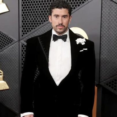 Bad Bunny redefine smoking clássico no tapete vermelho dos Grammys 2026