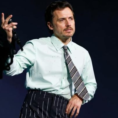 Harry Styles abre o BRIT Awards 2026 com performance de 'Aperture'