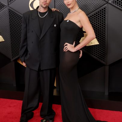 Justin e Hailey Bieber apostam em looks pretos no red carpet do Grammys 2026
