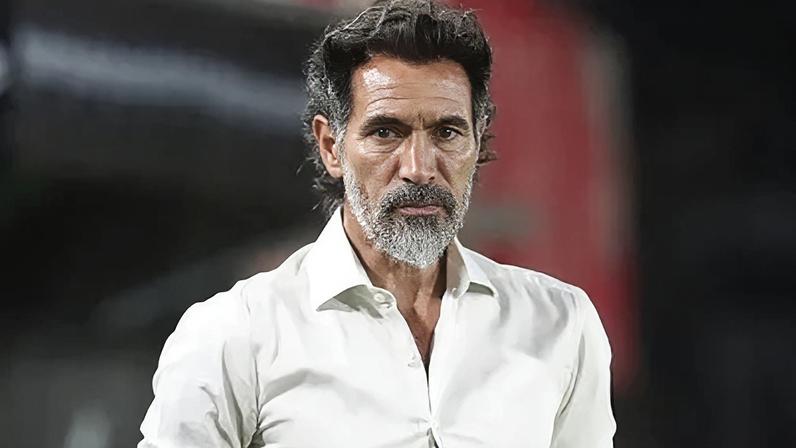 Eduardo Dominguez em jogo do Estudiantes