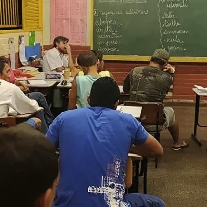 Brasil registra menor taxa de distorção idade-série no ensino médio