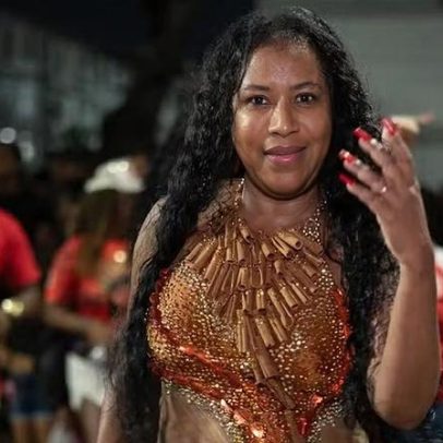 Musa da Padre Miguel participa de desfile oficial mesmo com pés machucados