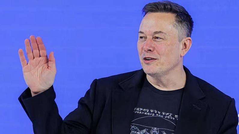 Em postagem no X, Elon Musk explicou por que a SpaceX mudou de foco para construir uma cidade na Lua e não em Marte — Foto: Reuters via BBC