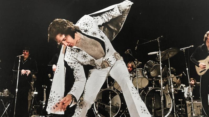 1972: Rock and roll singer Elvis Presley performs on stage in 1972. (Photo by Michael Ochs Archives/Getty Images)