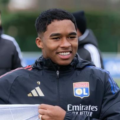 Endrick atua como fiscal de treino no Lyon e cobra por atraso