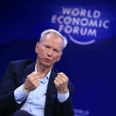 Eric Schmidt é visto com várias amigas jovens em eventos