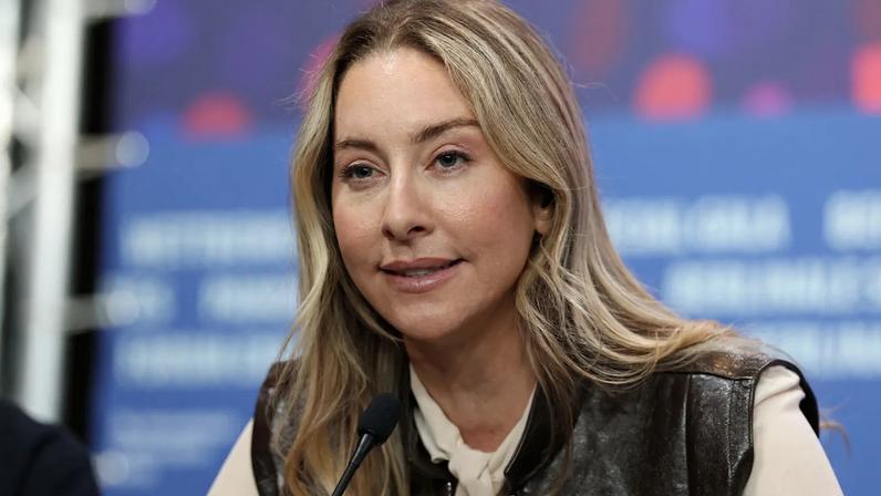 Este Haim.