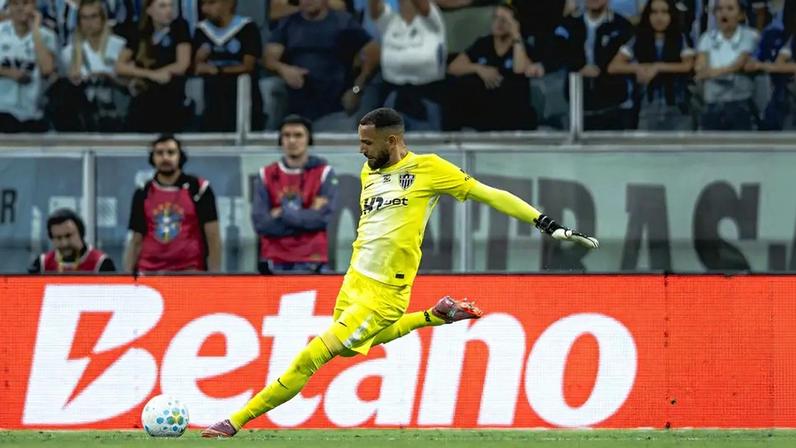 Éverson em Atlético x Grêmio (Foto: Pedro Souza / Atlético)