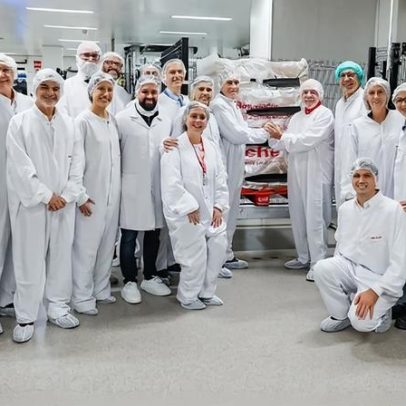 Lula e Padilha visitam unidade da Aché em Pernambuco para produção de 40 milhões