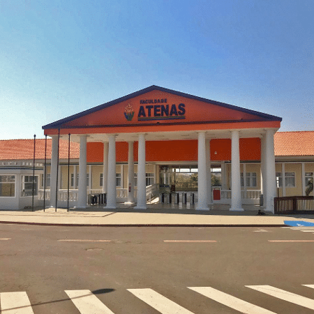 A Faculdade Atenas, em Passos (MG), tem 536 estudantes de Medicina (60% do total) inscritos no Fies e desempenho insatisfatório no exame nacional