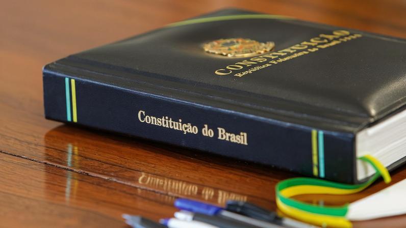 Os constituintes prepararam o terreno para restabelecer a democracia no Brasil, mas a Constituição não vem sendo cumprida pelos Três Poderes (Foto: Beto Barata/Arquivo PR)