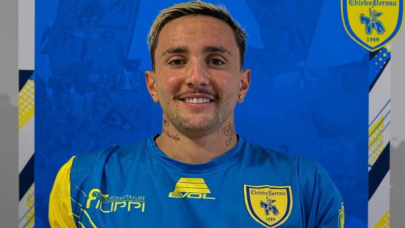 Capixaba Batata, ex-joia do Botafogo, acerta com o Chievo Verona, da Itália — Foto: Chievo Verona