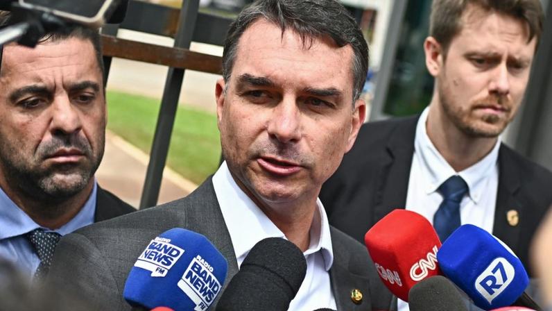 O senador Flávio Bolsonaro (PL-RJ), pré-candidato à presidência por escolha do ex-presidente Jair Bolsonaro (PL). (Foto: André Borges/EFE)