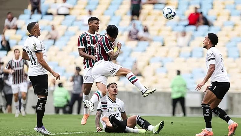Cabeçada de Cano em Fluminense x Botafogo, pelo Brasileirão