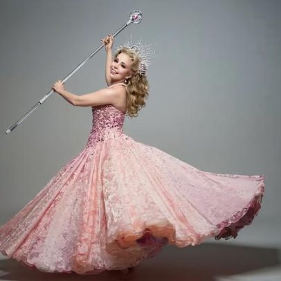 Fabi Bang leva Glinda ao desfile da Colorado do Brás no Anhembi