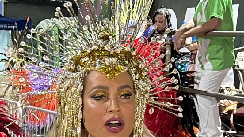 Luana Piovani desfila na Sapucaí — Foto: Quem