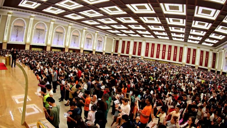 Jovens participam do Encontro de Jovens da Igreja Universal
