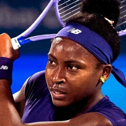 Gauff salva três match-points e avança às quartas em Dubai