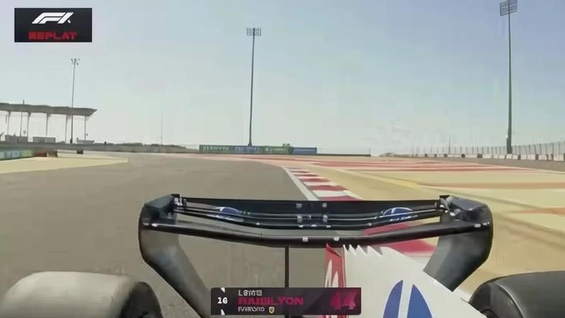 Detalhe da nova asa da Ferrari nos testes da F1 2026 — Foto: Reprodução