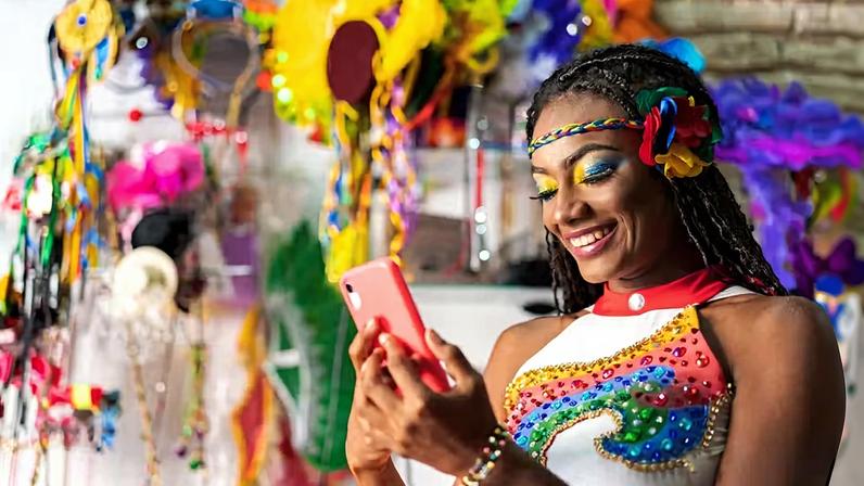 Na plataforma AYA Bancah estão disponíveis mais de 350 títulos nacionais e internacionais divididos por categorias e um feed de notícias em tempo real