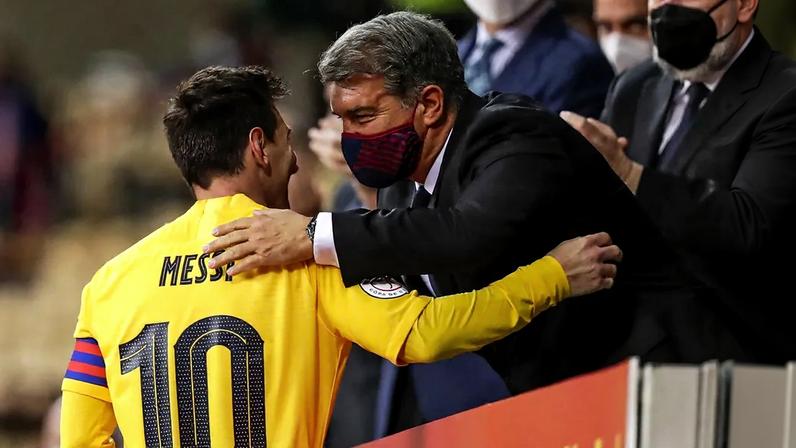 Presidente do Barcelona, Joan Laporta mostra confiança na permanência de Messi — Foto: Getty Images