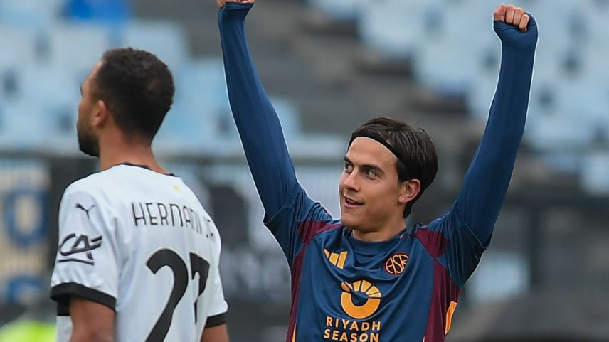 Dybala foi o melhor em campo, com dois gols e uma linda assistência — Foto: Silvia Lore/Getty Images