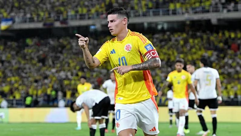 James Rodríguez comemora um gol pela seleção da Colômbia — Foto: Gabriel Aponte/Getty Images