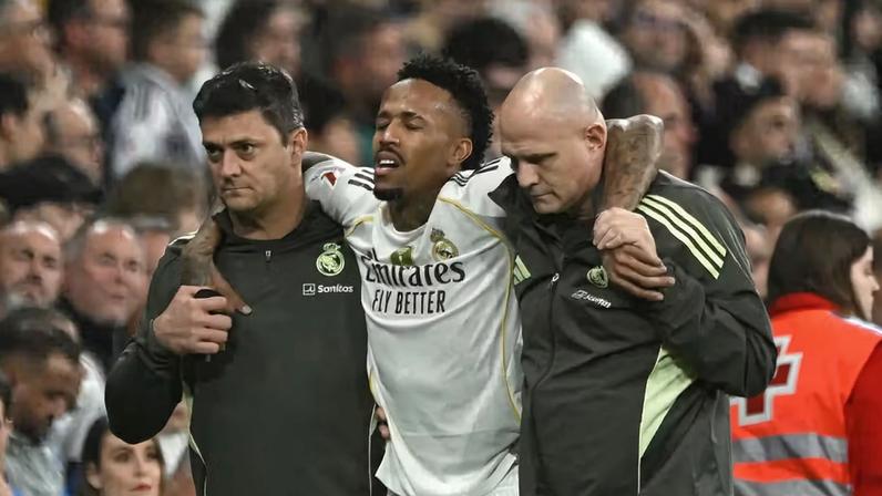 Fifa estuda medidas para minimizar a perda de tempo de jogo no futebol — Foto: Getty Images