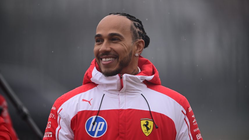 Lewis Hamilton em teste da Ferrari no circuito de Fiorano — Foto: Andrea Diodato/NurPhoto via Getty Images