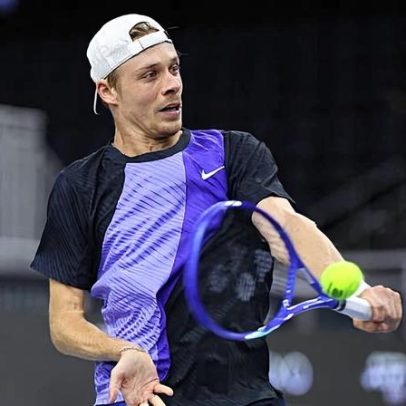 Shapovalov diz que Federer o inspirou a jogar com backhand de uma mão