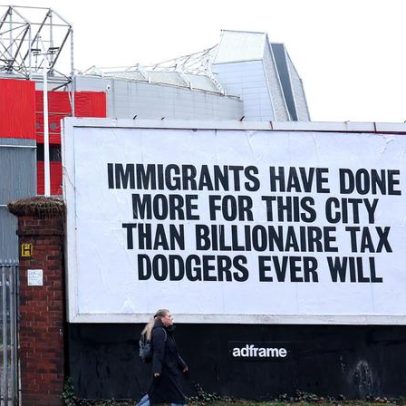 Protestos em Old Trafford miram dono do Manchester United por imigração