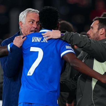 Mourinho evita comentar Vini Jr, admite dificuldade emocional