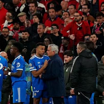 Benfica identifica torcedores racistas que ofenderam Vini Jr., diz jornal
