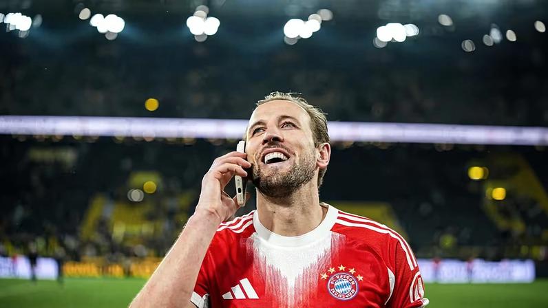 Kane marcou duas vezes no jogo do Bayern de Munique com o Borussia Dortmund — Foto: Getty Images