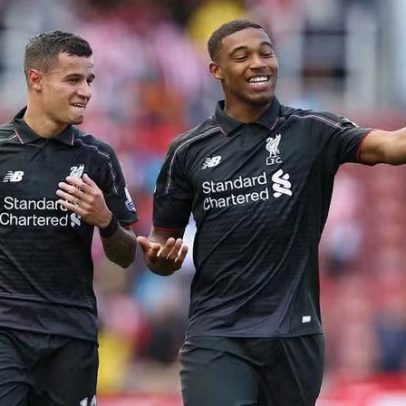 Ex-companheiro de Coutinho no Liverpool é detido em aeroporto inglês