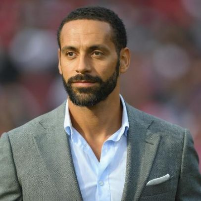 Rio Ferdinand admite usar cadeira de rodas por lesões na carreira