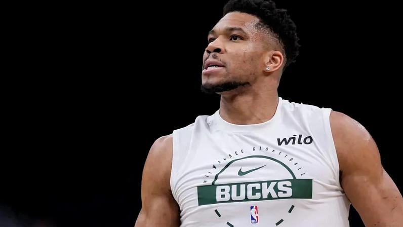 Longe da NBA, Giannis Antetokounmpo em treino pelo Milwaukee Bucks (Foto: John Fisher/Getty Images/AFP)