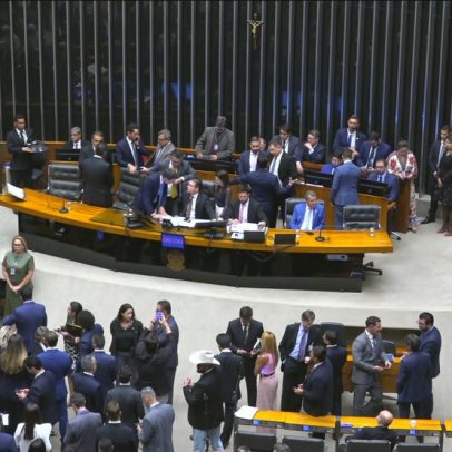 Pacote fura-teto para servidores da Câmara e do Senado é tema do Assunto