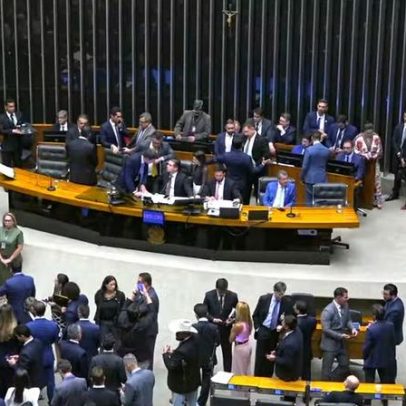 Parlamentares e relator criticam dispositivo fura-teto para servidores
