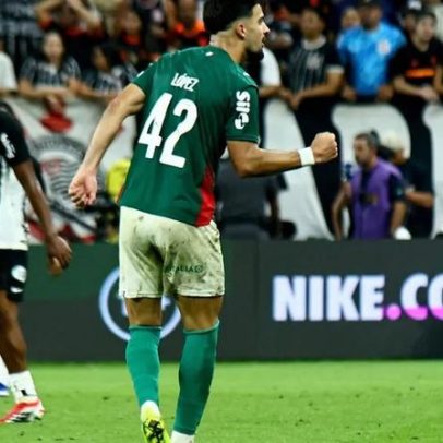 Palmeiras vence Corinthians com gol de Flaco; Memphis perde pênalti