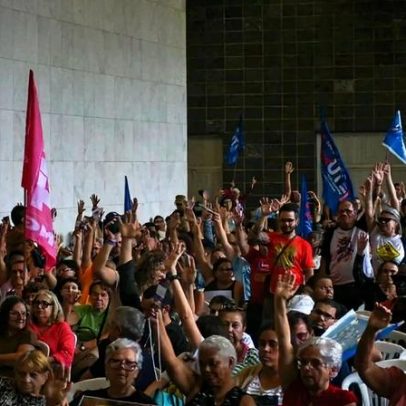 Professores de Minas acusam Zema de desrespeitar piso e anunciam greve