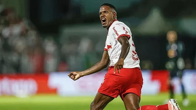 Gustavo Marques comemorando gol no jogo contra o São Paulo pelas quartas de final do Paulistão