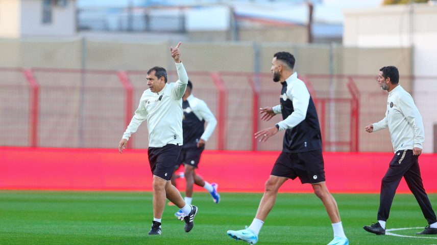 Carille faz primeiro treino com o Damac, da Arábia Saudita — Foto: Divulgação / Damac